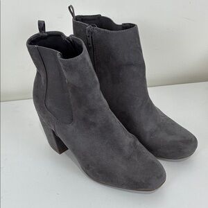 GAP Gray Heeled Chelsea Boots 8